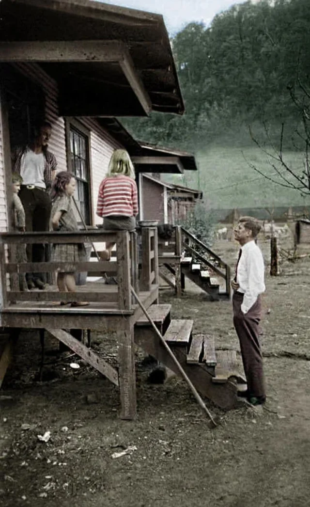 john-f-kennedy-campaigning-in-the-hills-of-west-virginia-v0-957756cukcud1.webp